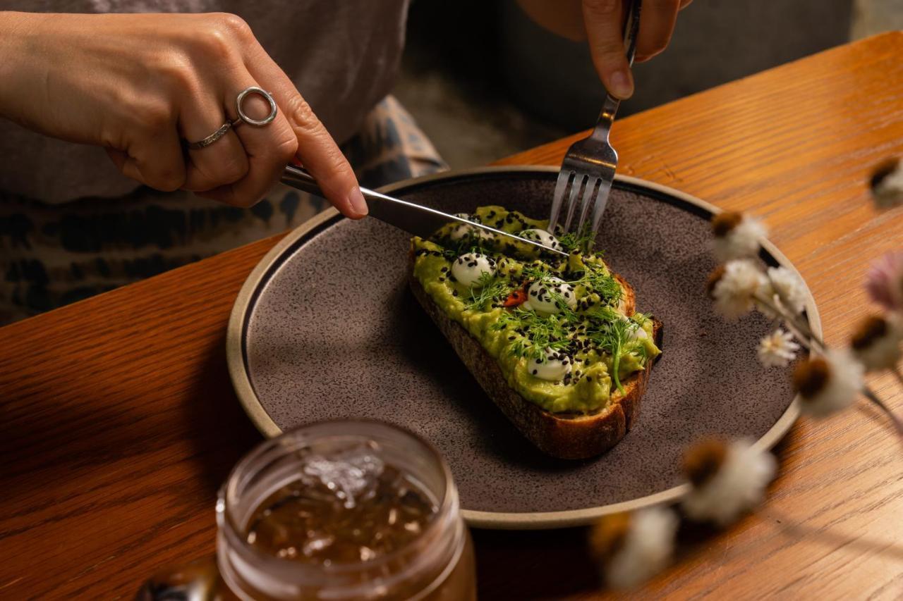 The Old Clare By Ode Hotels Sydney Ngoại thất bức ảnh Avocado toast