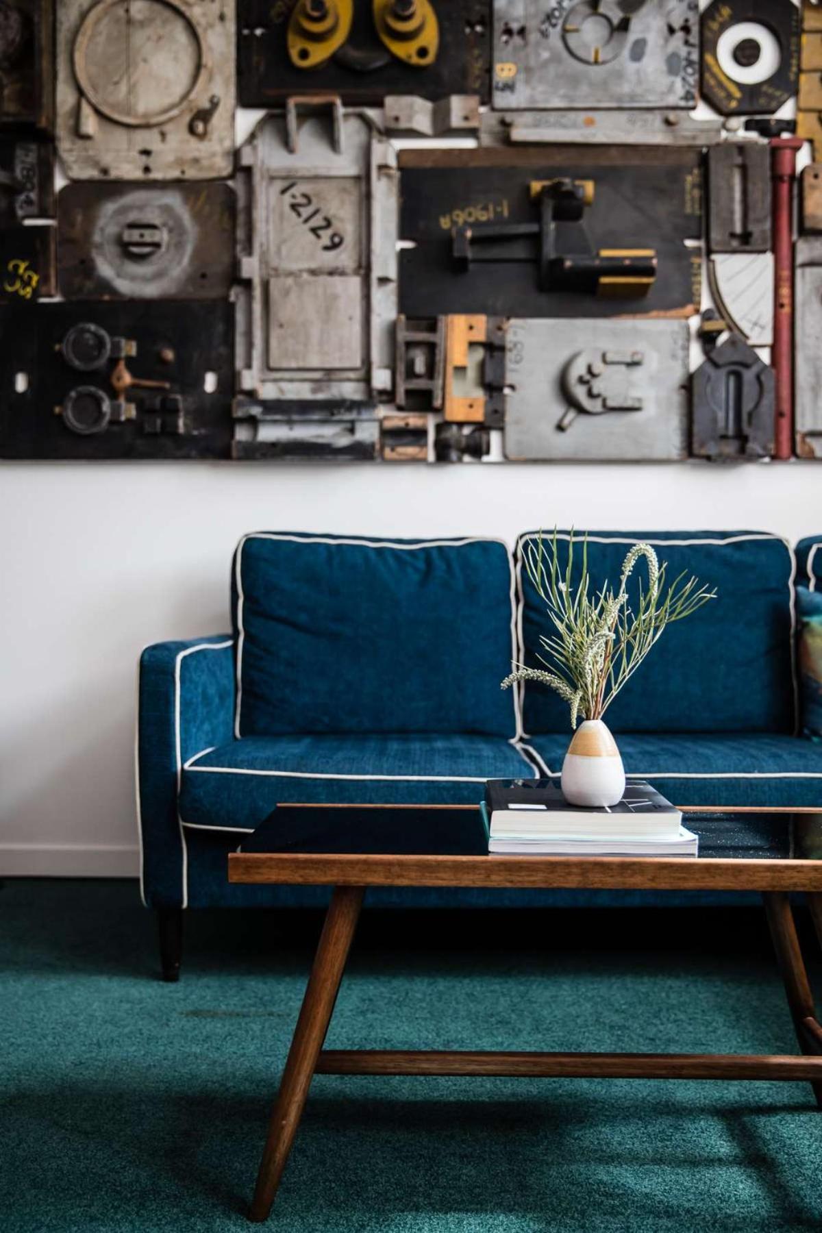 The Old Clare By Ode Hotels Sydney Ngoại thất bức ảnh A blue sofa